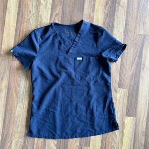 FIGS women’s Catarina scrub top